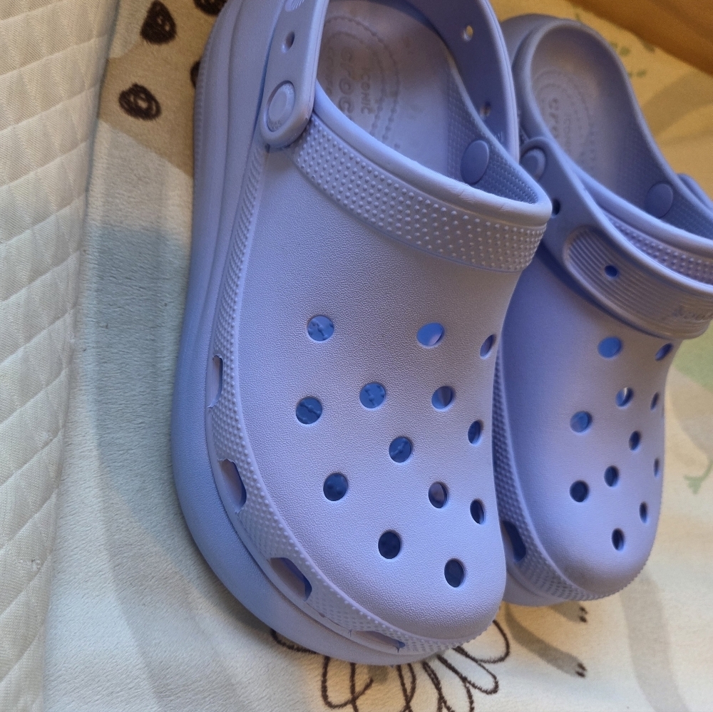 CROCS Women's Or Unisex Lavender Lilac Men's Size 6, Women's Size 8 - Picture 3 of 8